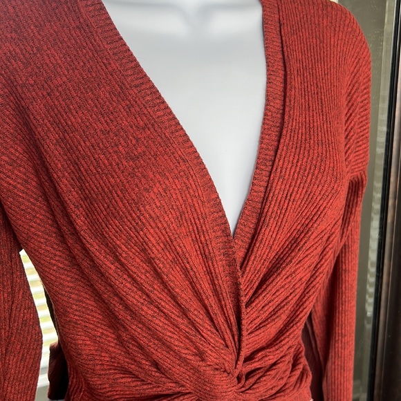 Windsor Knot Front Low Cut Crop top Small - Picture 4 of 4